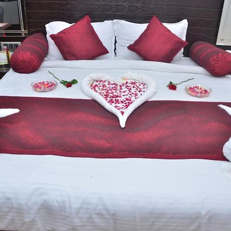 Le Leisure Hotel Prayagraj Exterior photo