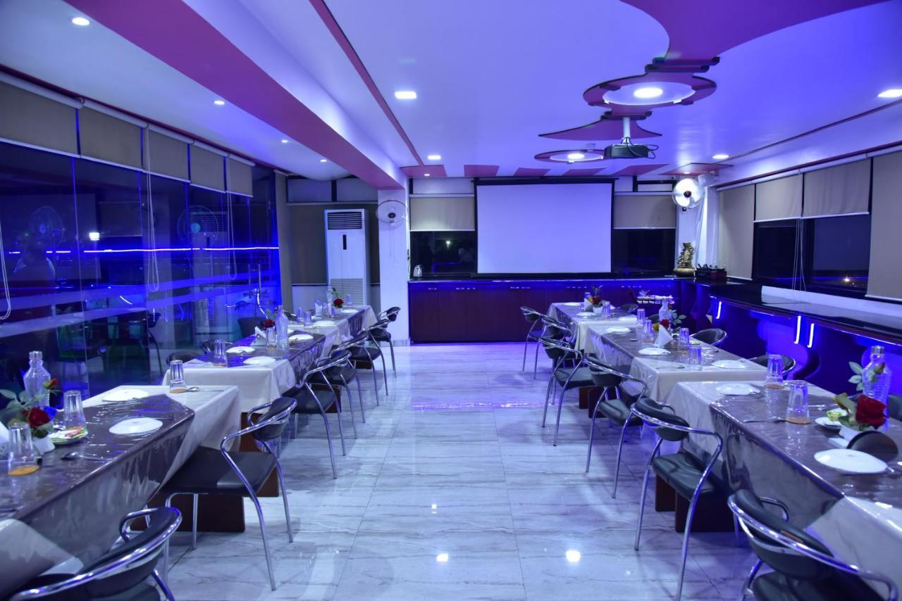 Le Leisure Hotel Prayagraj Exterior photo
