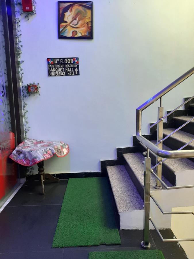 Le Leisure Hotel Prayagraj Exterior photo