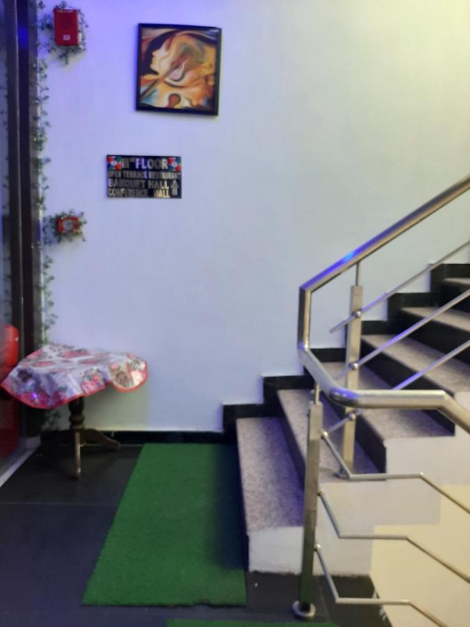 Le Leisure Hotel Prayagraj Exterior photo